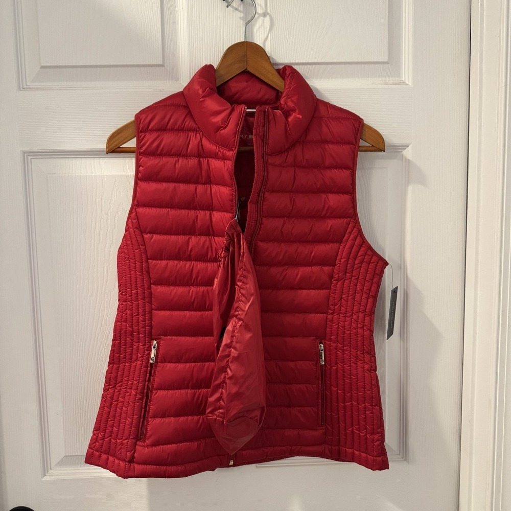 Tommy Hilfiger Red Puffer Vest Size XL Unisex NWT Packable